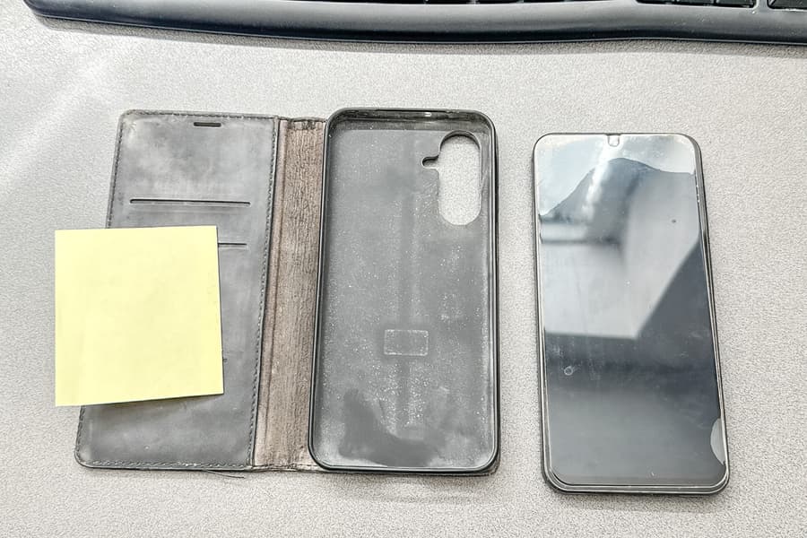 Smartphone Samsung Galaxy mit Schutzhülle